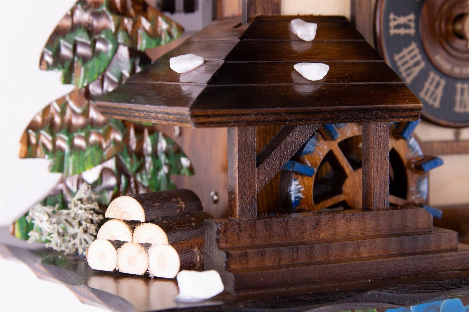 463QMT Wood Chopper Quartz Cuckoo Clock - Image 2