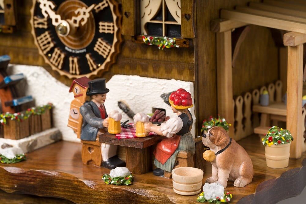 86216T Beerdrinkers 8 Day Musical Cuckoo Clock - Image 3